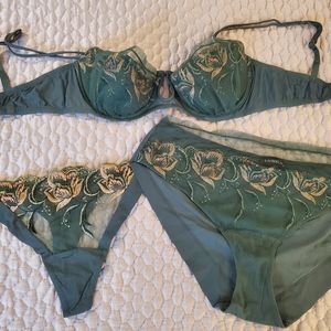 La Perla deep green with gold embroidery bra (34C) and underwear set